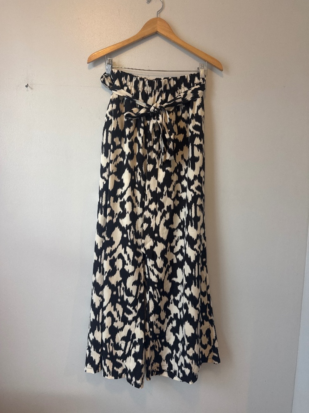 SHEIN curve, black and cream wide leg dress pants